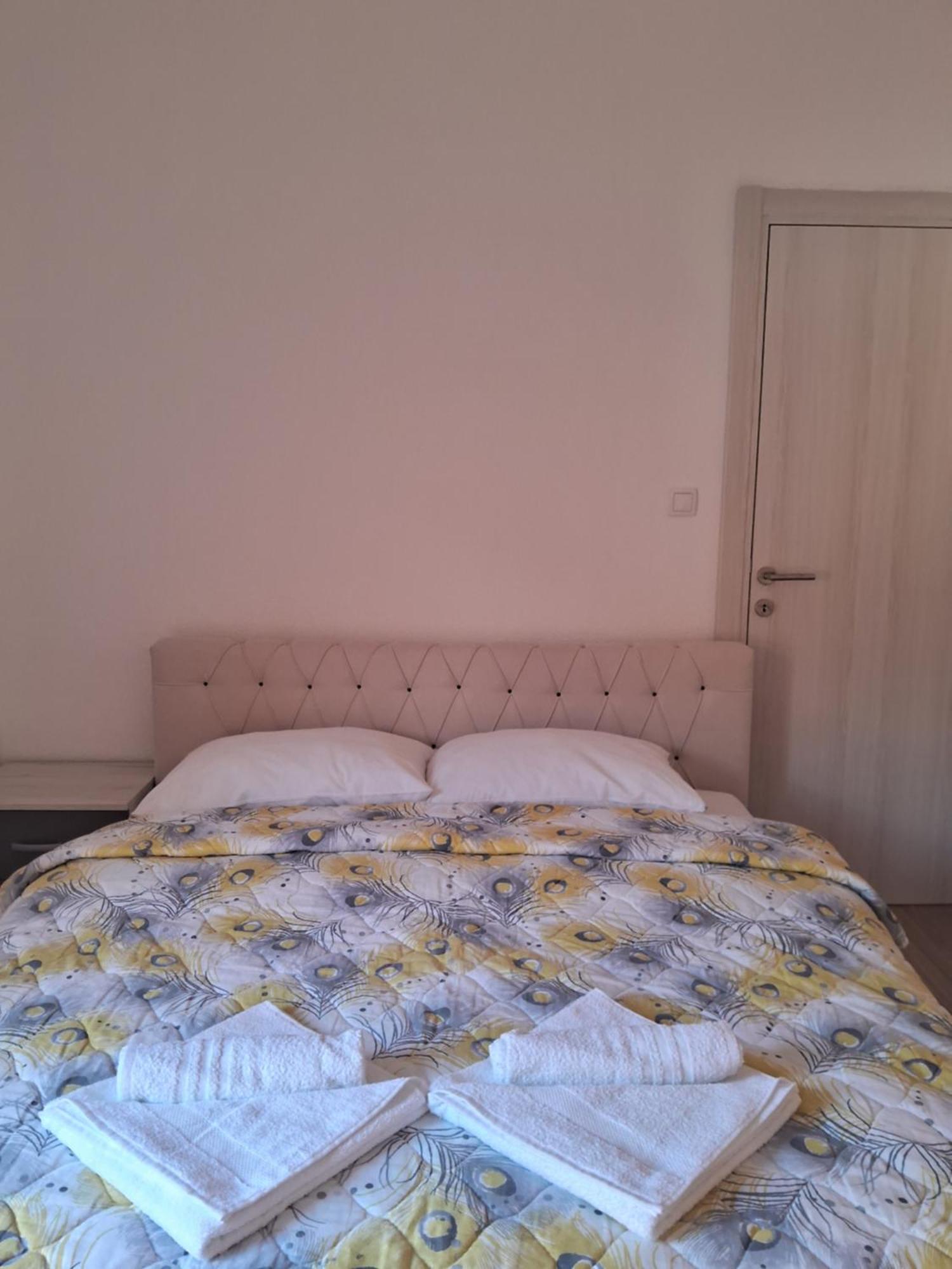 Apartmani Slado Trebin Oda fotoğraf